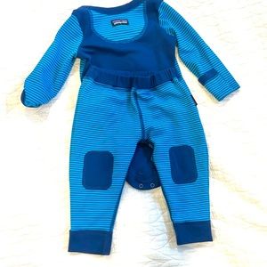 Patagonia base layer set of long sleeve onesie and pants; 6-12 month